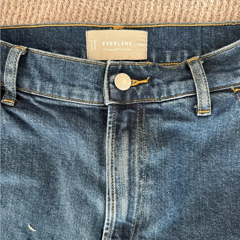 Everlane High-Rise Jeans in Dark Blue Denim - Picture 3 of 6